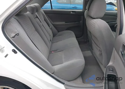 2005 Toyota Camry Le z USA, uszkodzony, nr VIN 4T1BE32K55U637097